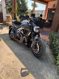 Ducati Diavel carbon anno 2014  € 10500