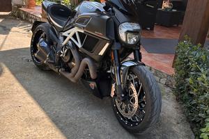 Ducati Diavel carbon anno 2014  € 10500