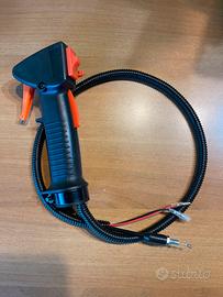 Acceleratore per decespugliatore a manubrio