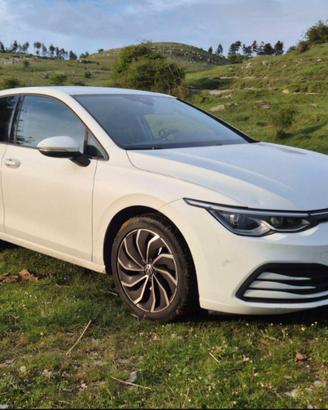 Golf 8 1.0 eTsi benzina-hybrid