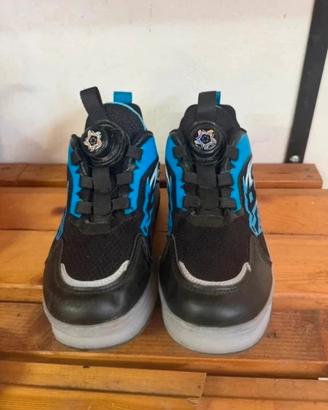scarpe con ruote e luci LED per bambin