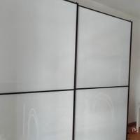 Armadio spazioso con ante scorrevoli