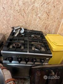 Cucina professionale 4 fuochi + piastra inox