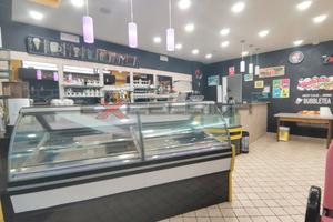 LIDO DI POMPOSA: Bar- gelateria a due passi dal ma