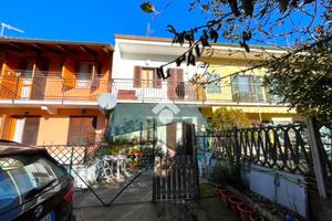 CASA SEMINDIPENDENTE A LAURIANO