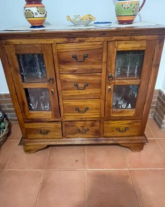 elegante mobile in legno color noce