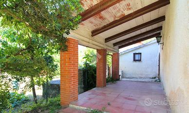 CASA SEMINDIPENDENTE A STRONCONE