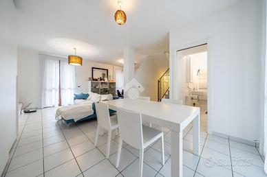 PORZIONE DI BIFAMILIARE A QUATTRO CASTELLA