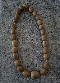 Collana in pietra indonesiana