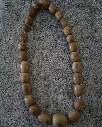 Collana in pietra indonesiana