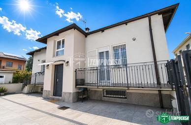 VILLA LIBERA SU 4 LATI COMPLETAMENTE RISTRUTTURATA