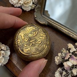 Antico portacipria da viaggio liberty con specchio