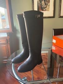 stivali neri tipo hermes 