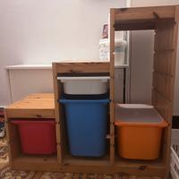2 mobili Trofast combinazione con contenitori