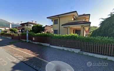 Villa di 351 m² con più di 5 locali e box auto dop