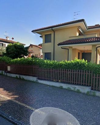 Villa di 351 m² con più di 5 locali e box auto dop