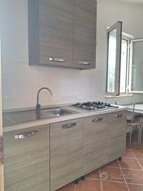 cucina + tavolo e sedie
