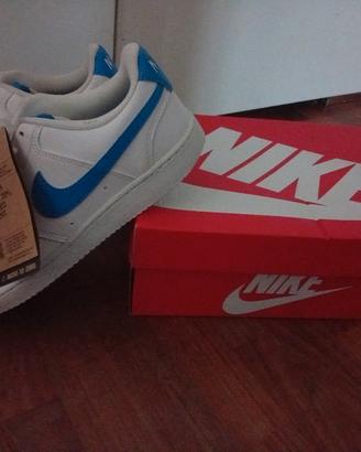 scarpe Nike con dettaglio blu taglia 40 