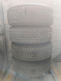 Gomme invernali, cerchi in ferro e copricerchi.