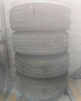Gomme invernali, cerchi in ferro e copricerchi.