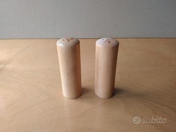 Coppia sale e pepe in legno chiaro design raro
