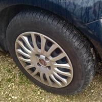 Cerchi  gomme borchie fiat Punto 2018