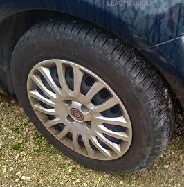 Cerchi  gomme borchie fiat Punto 2018