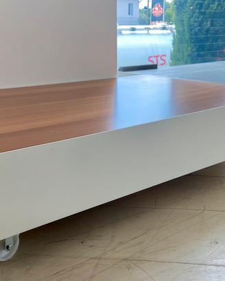 Tavoli, espositori, pedane in legno con ruote