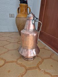 Brocca da vino. Realizzata interamente in rame, 