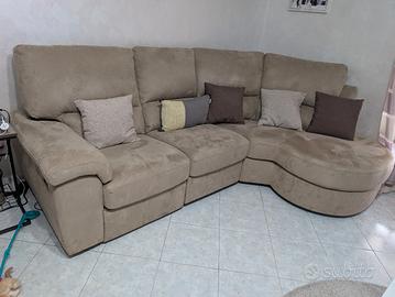 divano con movimento relax in alcantara