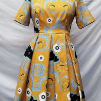 Abito sartoriale con petticoat in tulle