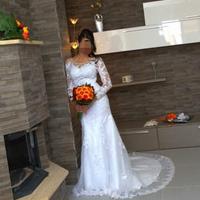 Vestito da sposa artigianale in pizzo ricamato