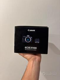 Canon EOS R100 + obbiettivo kit RF-S 18-45 mm