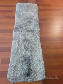 Tappeto grigio morbido