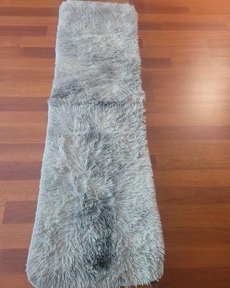 Tappeto grigio morbido