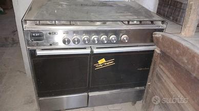 Cucina a gas con due piani cottura elettrici