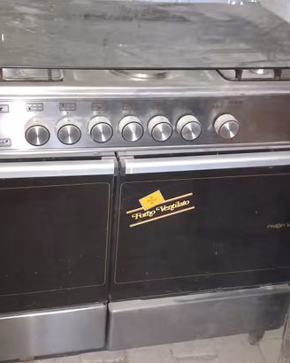 Cucina a gas con due piani cottura elettrici
