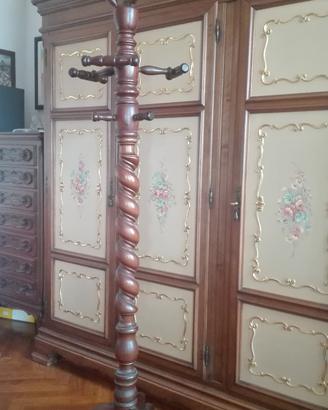 Appendiabiti Da Terra In Legno Design Classico
