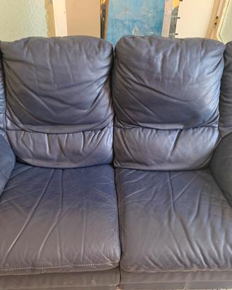 Divano blu in pelle due posti