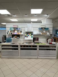 Arredamento Espositore per Sala Mostra Ceramiche