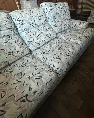Set soggiorno: divano 3 posti  e due poltrone