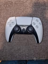 Joypad PS5 con leggero difetto