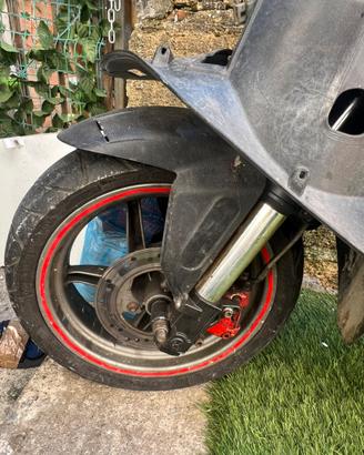 Smembro pezzi sr factor piaggio in ottime condizio