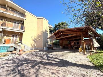 PORZIONE DI BIFAMILIARE A ROMA