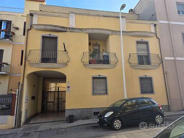Cagliari ampia casa semindipendente con cortile pr