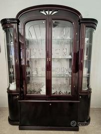 Vetrina/Cristalliera in mogano lucido. Elegante