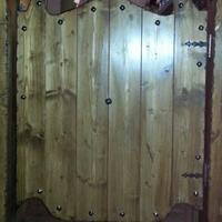 anta basculante in legno con cerniera a molla