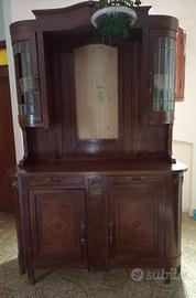 Credenza Liberty con alzata, ante intarsiate fregi