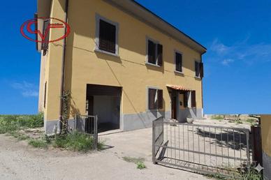 Casa indipendente di 140 m² con 5 locali e box aut