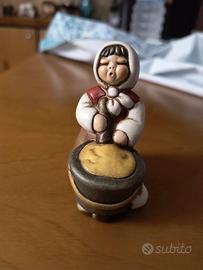 Thun Donna Con Paiolo Presepe Rosso